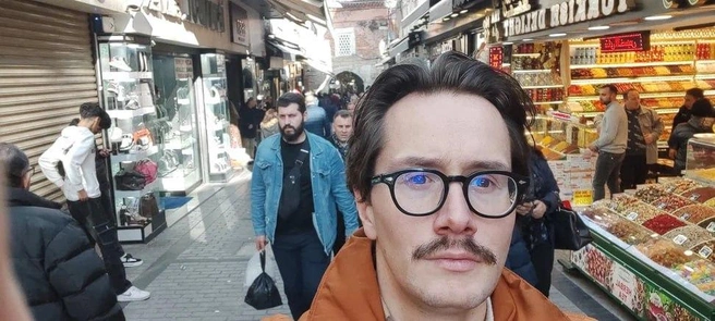 Глеб в Стамбуле, за 10 месяцев до полного паралича | Источник: Воспоминания мертвеца / Telegram