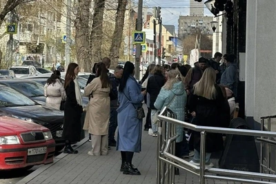 В центре Екатеринбурга собралась очередь на концерт Лёши Свика