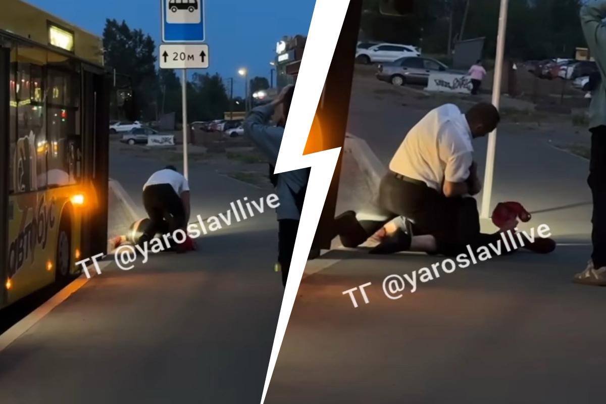 «Попытался проникнуть в кабину»: в Ярославле водитель автобуса выгнал буйного пассажира. Видео