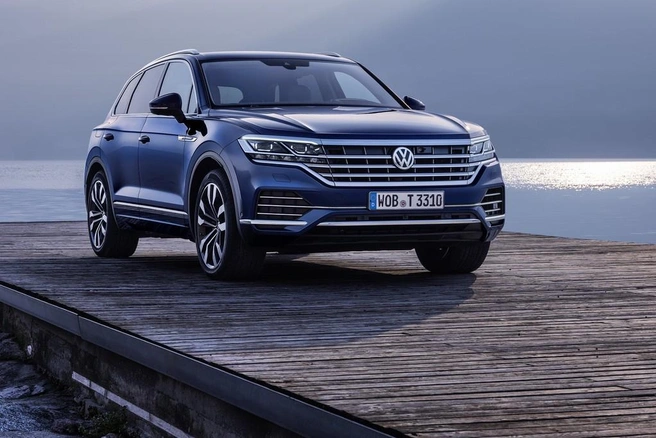 Новый Volkswagen Touareg стоит от 3,3 млн рублей, но в дизельных версиях по цене ближе к соплатформенному Audi Q7 | Источник: Volkswagen