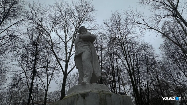 Приятно осознавать, что, казалось бы, в обычном дворе есть такой памятник | Источник: Виктория Улитова / YA62.RU