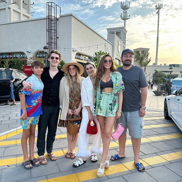 Познакомились в Дубае: Ирина Дубцова проводит время с девушкой сына Тоней Худяковой и ее папой-клипмейкером