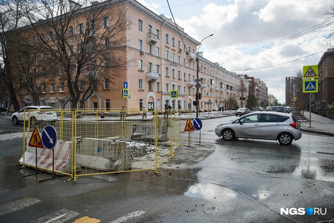 Сезон ремонта начинается в городе с приближением теплых дней | Источник: Александр Ощепков / NGS.RU