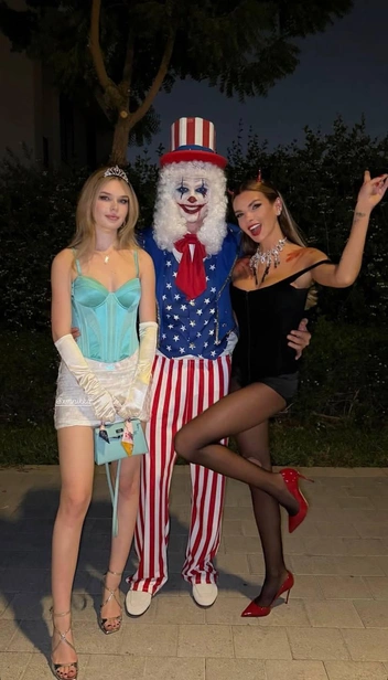 Старшая дочь часто проводит время с мамой и ее мужем