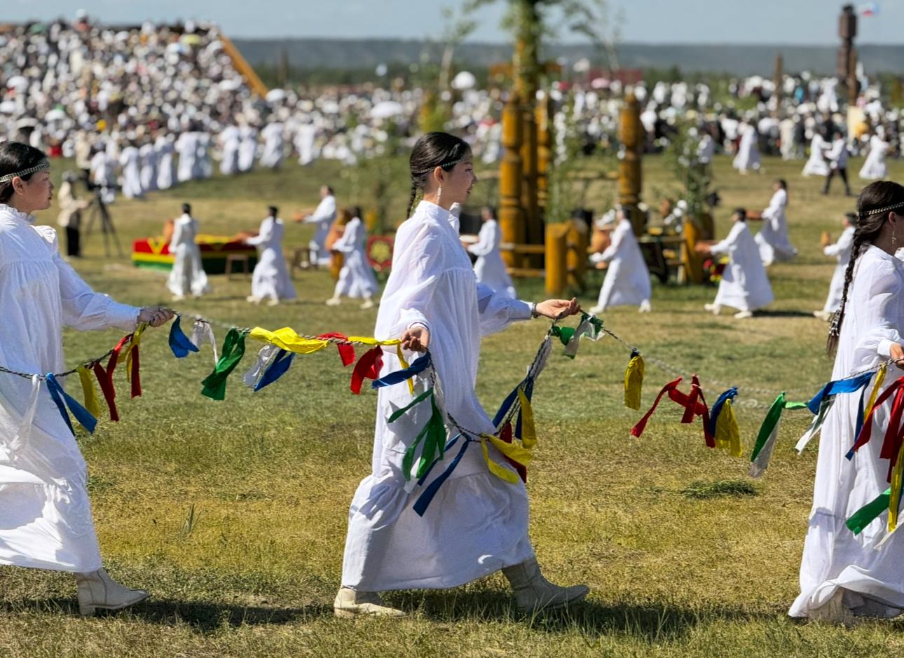 С праздником Ысыах! Как его отмечает народ саха — во что наряжается, чем питается и как просит одобрения божеств