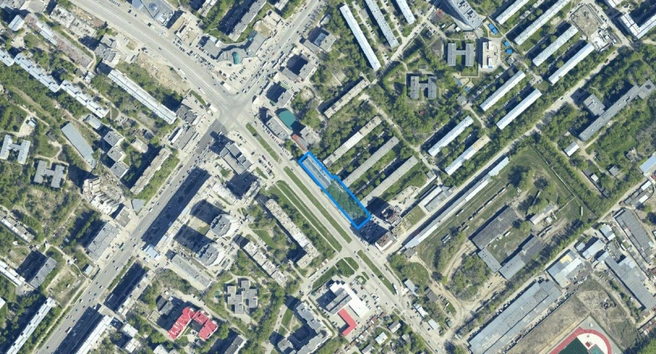 Участок, где планируется построить гостиницу. Рядом расположены пятиэтажные дома, окна которых выходят на улицу Кошурникова | Источник: публичная кадастровая карта