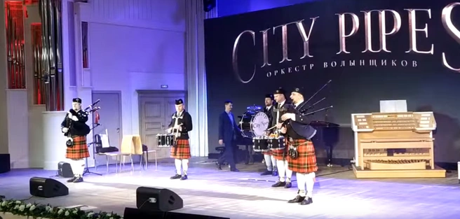 Источник: Скриншот с видео «City Pipes&nbsp;— рок-хиты на шотландских волынках» / ВКонтакте