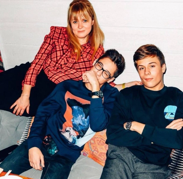 Анна Михалкова с сыновьями | Источник: Соцсети