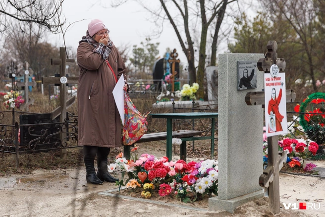 Нина Рыбальченко похоронила останки сына, но до сих пор отказывается верить в его смерть | Источник: Алексей Волхонский / V1.RU