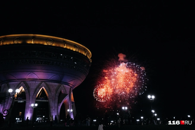 Ночью «чаша» еще и красиво подсвечена | Источник: Саит Линов / 116.RU