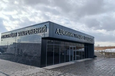 Похоронный магнат узаконил ТЦ на кладбище без торгов