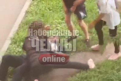 В Набережных Челнах три девушки повалили и обворовали пенсионера