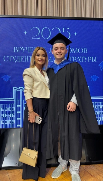Ольга Орлова с сыном Артемом | www.starhit.ru