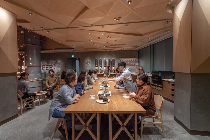 Starbucks Reserve Roastery по дизайну Кенго Кумы в Tokyo (фото 8)