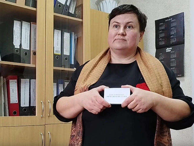 Многодетная жительница Ростовской области Людмила Борзило обвиняет роддом в краже ребенка | Источник: Людмила Борзило / Rutube.com