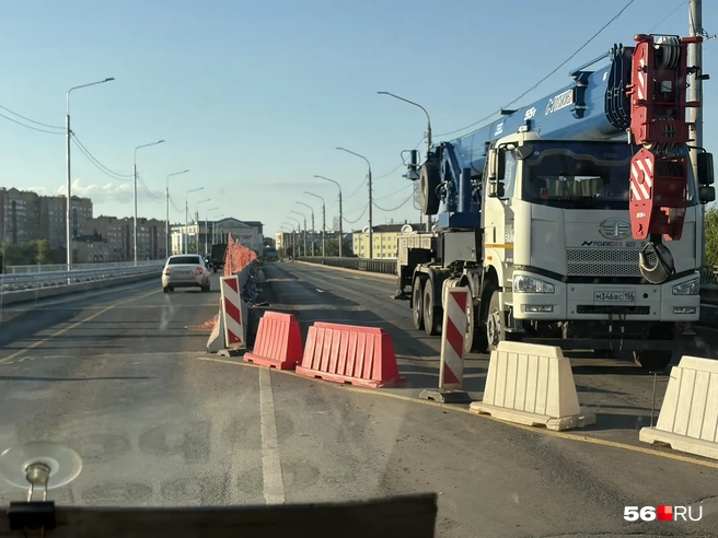 Жители Южного и работающие в этом районе еще к ремонту моста не до конца привыкли, а тут им еще и порядок оплаты поменяли | Источник: Николай Сальников / 56.RU