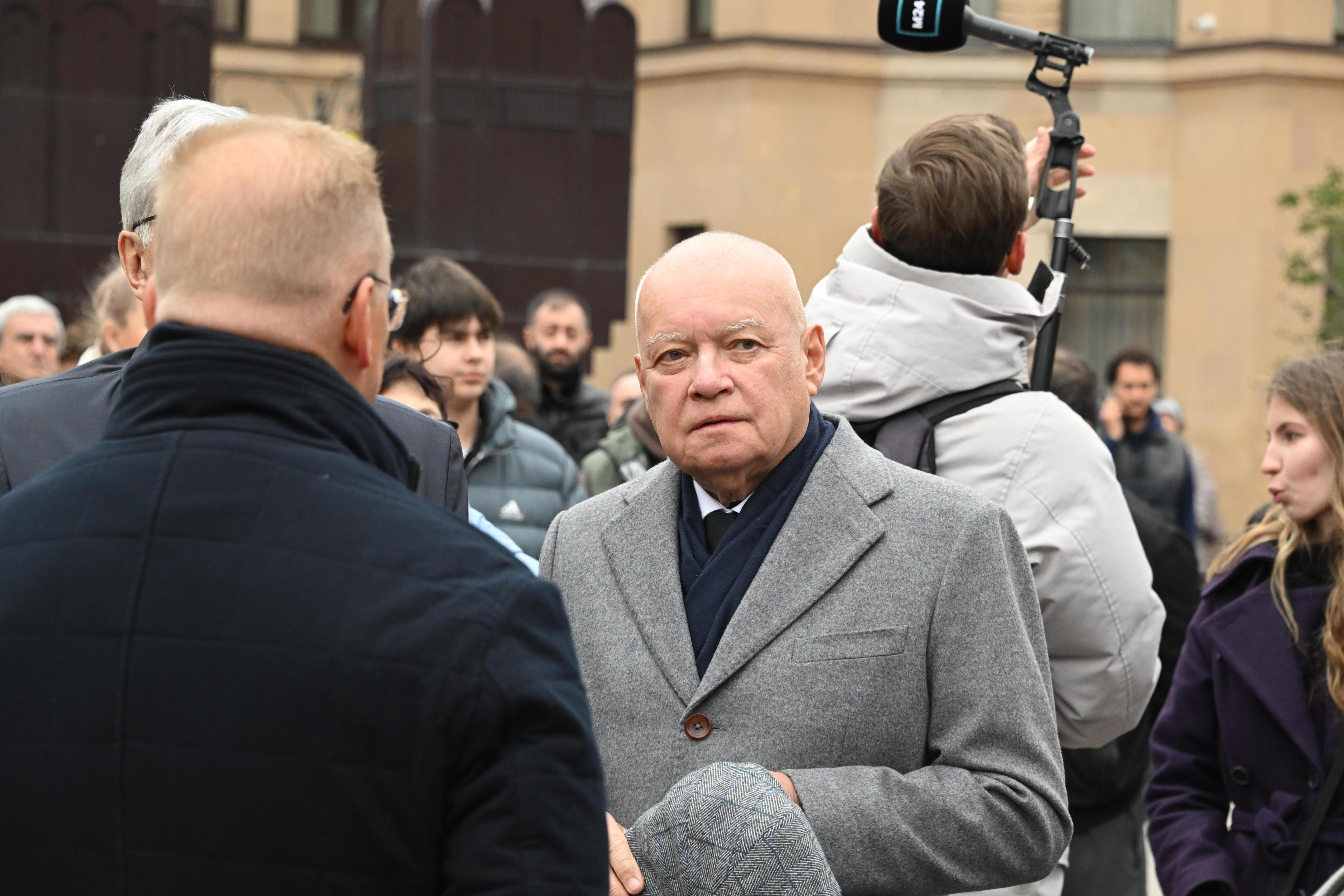 «Я просто приглашенный ведущий, я там никто»: Дмитрий Киселев объяснил, почему его убрали из «Вести…