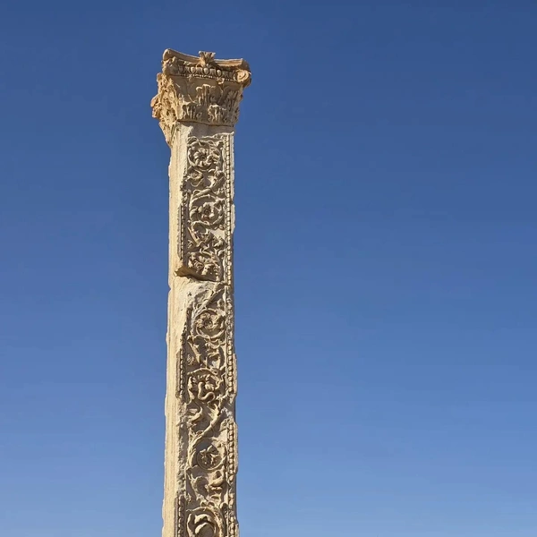 «Городок хоббитов» и подземный дом на 8 семей в пустыне: россиянин рассказал, зачем стоит лететь в Ливию