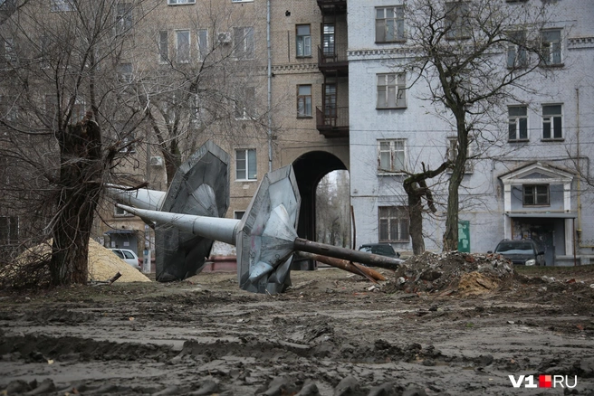 В УК пока не называют, что планируется на месте сказочного городка | Источник: Константин Завриков / V1.RU