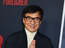 «Тяжело видеть, как герой детства стареет»: в Сети грустят из-за новых фото Джеки Чана, которому скоро будет 70