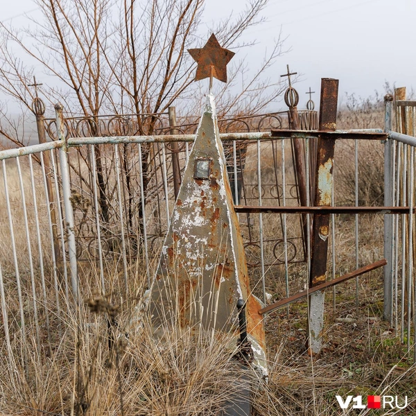 Здесь много могил, за которыми давно никто не ухаживал | Источник: Алексей Волхонский / V1.RU