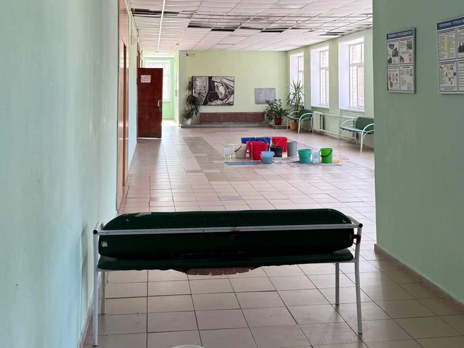 Состояние здания свидетельствует о необходимости срочных ремонтных работ. | Источник: читатель E1.RU