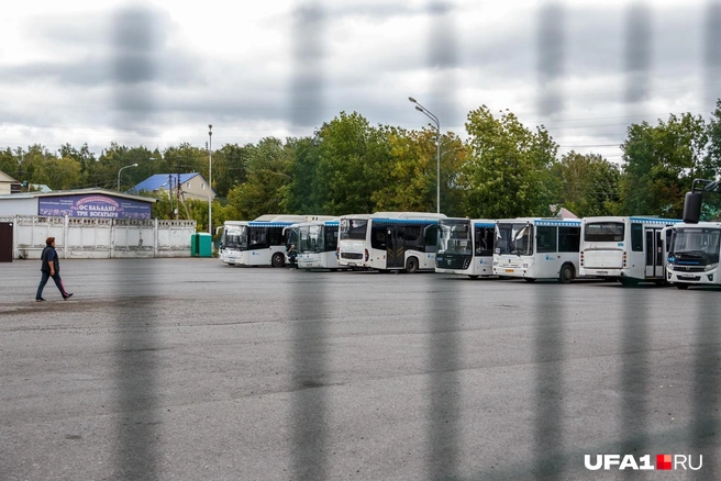 На углу Пушикина и Степана Разина — автобусное депо | Источник: Булат Салихов / UFA1.RU