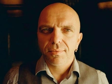 «Воды отошли прямо на концерте»: Александр Шоуа прервал корпоратив, чтобы отвезти жену в роддом