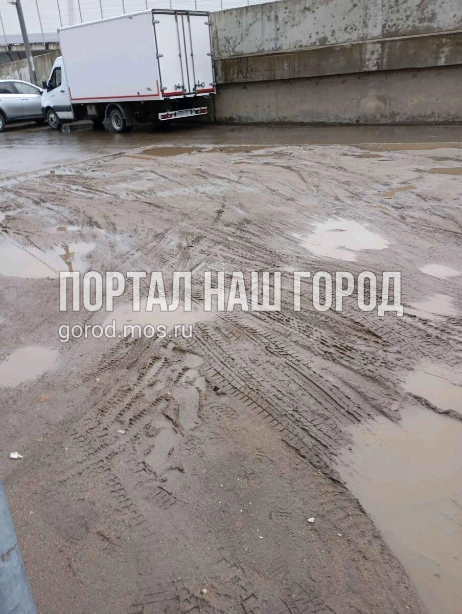 Дорожку засыпали землей | Источник: gorod.mos.ru