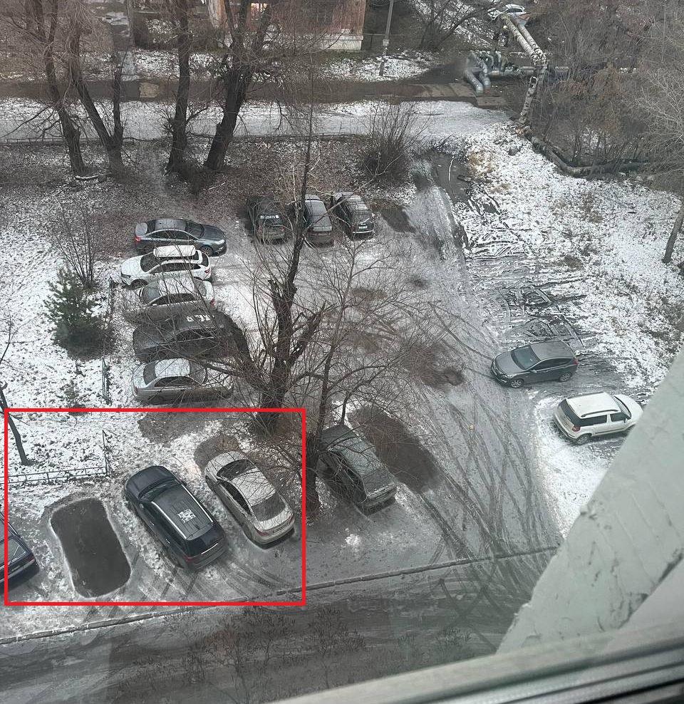 Штрафы плати, налоги плати, а тебя пинают! Жителей дома в центре Челябинска возмутили наказания за парковку