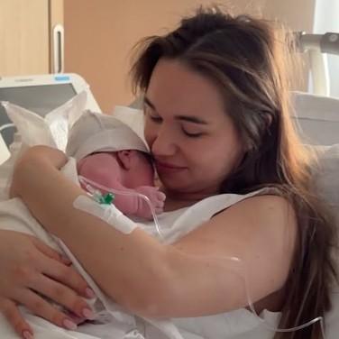 Новорожденный сын блогеров-миллионников Леры и Дани Гусаровых в реанимации