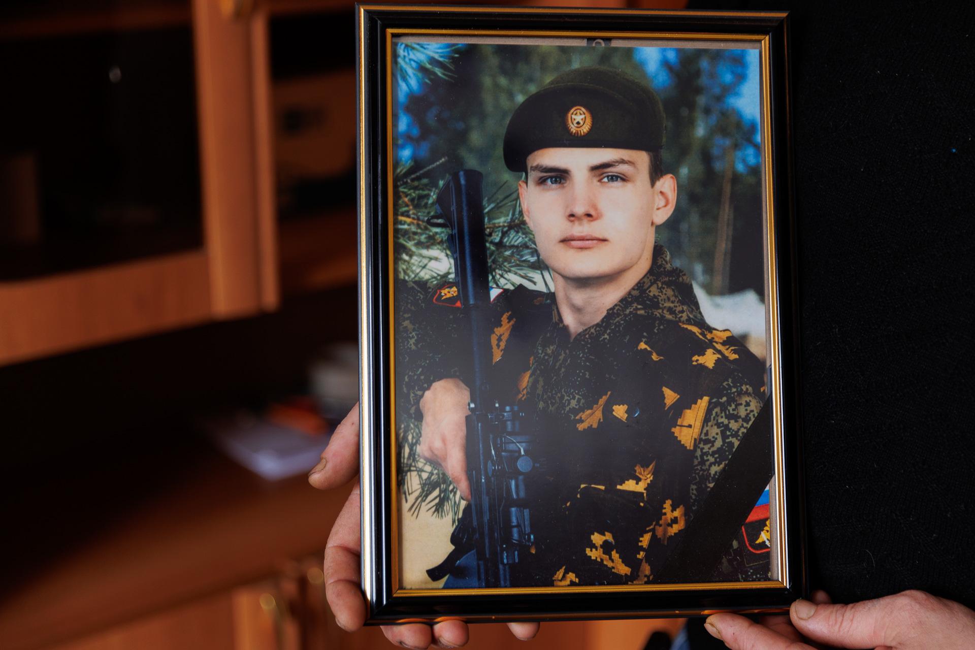 Матери погибших сыновей украина. Российский солдат.