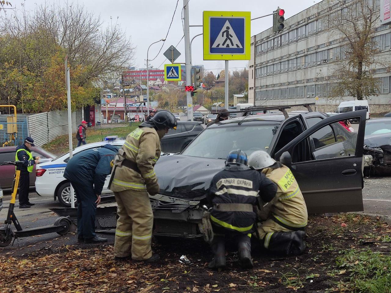 Подробности ДТП, где перевернулась Lada, Уфа, 20 октября 2022 - 20 октября  2022 - УФА1.ру