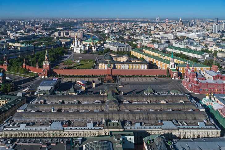 «Жили прямо в ГУМе»: как советским гражданам жилось напротив Кремля