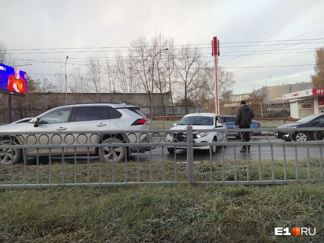 Учебный авто развернуло от удара | Источник: читатель E1.RU