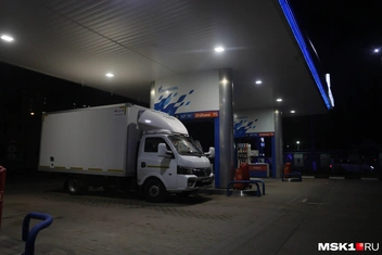 На Газпромнефти очередей также не видно | Источник: Артем Устюжанин / MSK1.RU