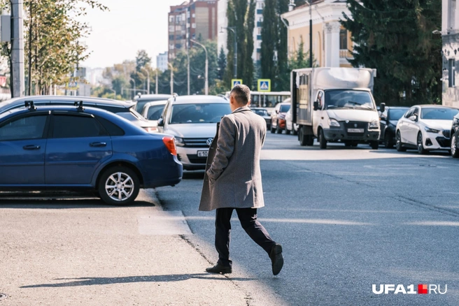 Серое пальто всегда выглядит стильно | Источник: Булат Салихов / UFA1.RU