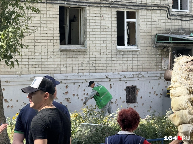 Дом побит мелкими осколками | Источник: Сергей Петунин / 164.RU