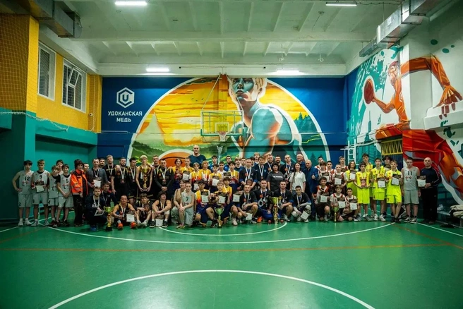 Участники получили автографы известных баскетболистов, поучаствовали в фотосессиях и узнали секреты успешной игры | Источник: «Удоканская медь»