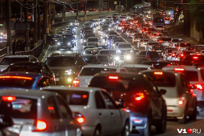 Наиболее сложная ситуация с трафиком — в Советском и Ворошиловском районах | Источник: Алексей Волхонский / V1.RU