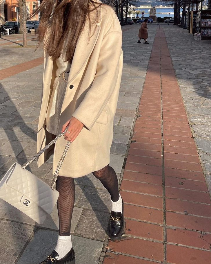 Фото №2 - Будущей весной носите лоферы и носочки, как это делает француженка Жюли Феррери
