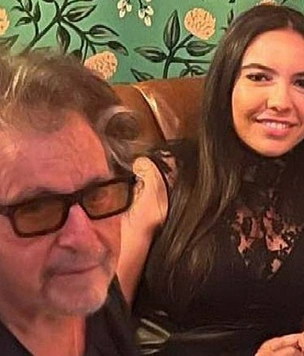 Все, что известно о 29-летней Нур Альфаллах, которая родила сына Аль Пачино