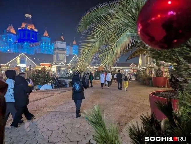 Многие предпочитают встречать Новый год на улицах Сочи или у моря | Источник: Оксана Витязь / SOCHI1.RU