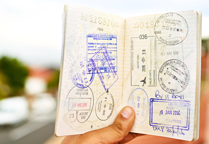 Названы самые сильные паспорта в 2024 году: угадаете, граждане каких стран могут ими похвастаться?