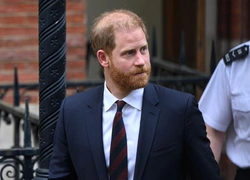 Принц Гарри едва сдержал слезы, рассказывая в суде о травле Меган Маркл