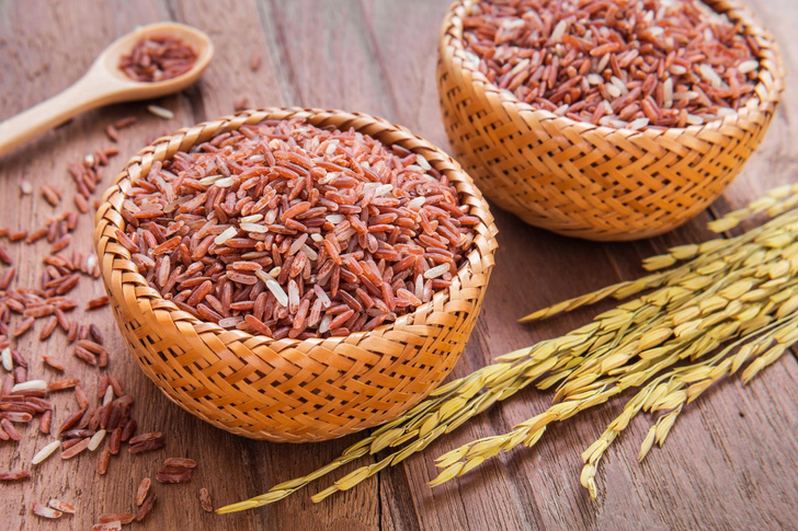 От плохого холестерина и приливов: как лучше готовить красный рис, советует диетолог