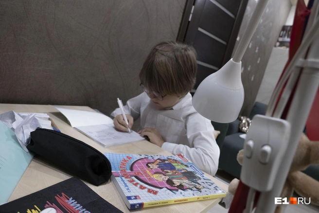 Андрюша учится в обычной школе | Источник: Кирилл Кушнов / E1.RU