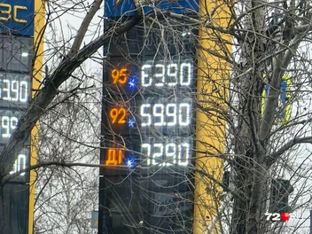 Ноябрь. Минус рубль и 10 копеек на 95-й, минус 10 копеек на 92-й. Дизель прибавил рубль и 10 копеек | Источник: Павел Красоткин / 72.RU