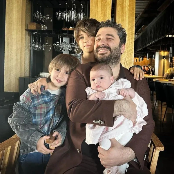 Сарик не обделяет детей вниманием