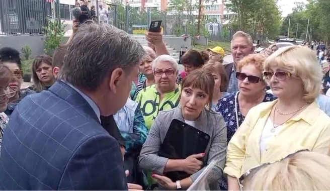 Встреча с главой администрации Ворошиловского района Ростова Михаилом Васильевым | Источник: предоставлено родителями учеников